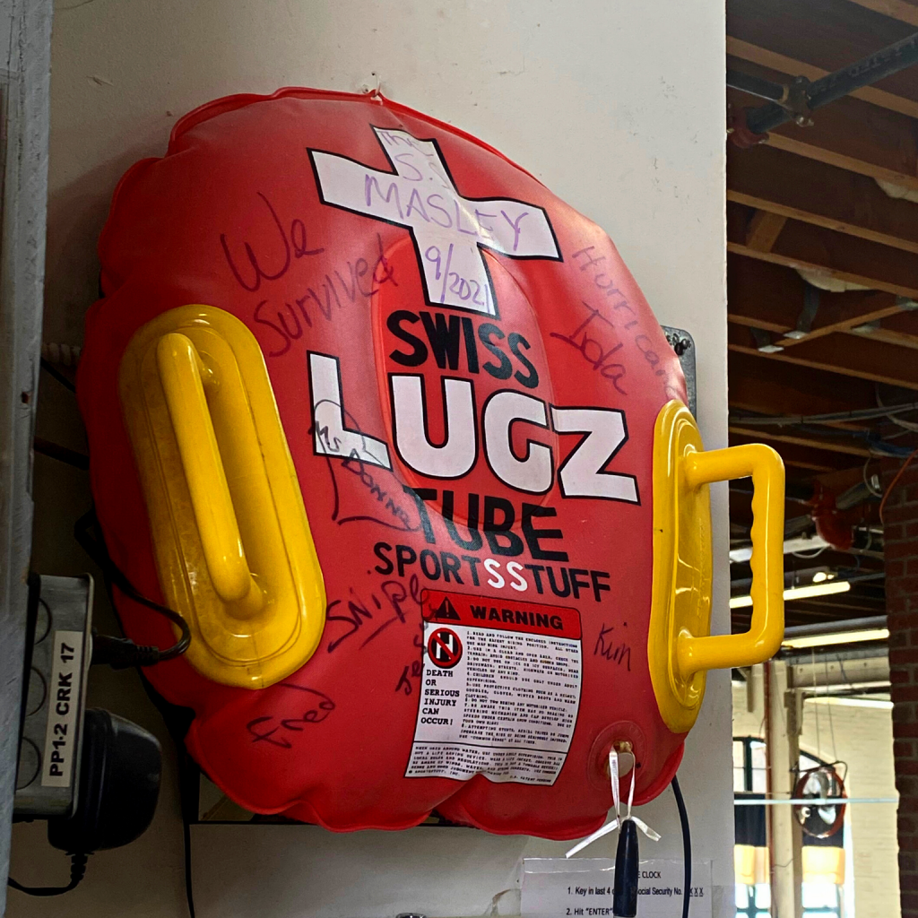 Inflatable water rescue tube